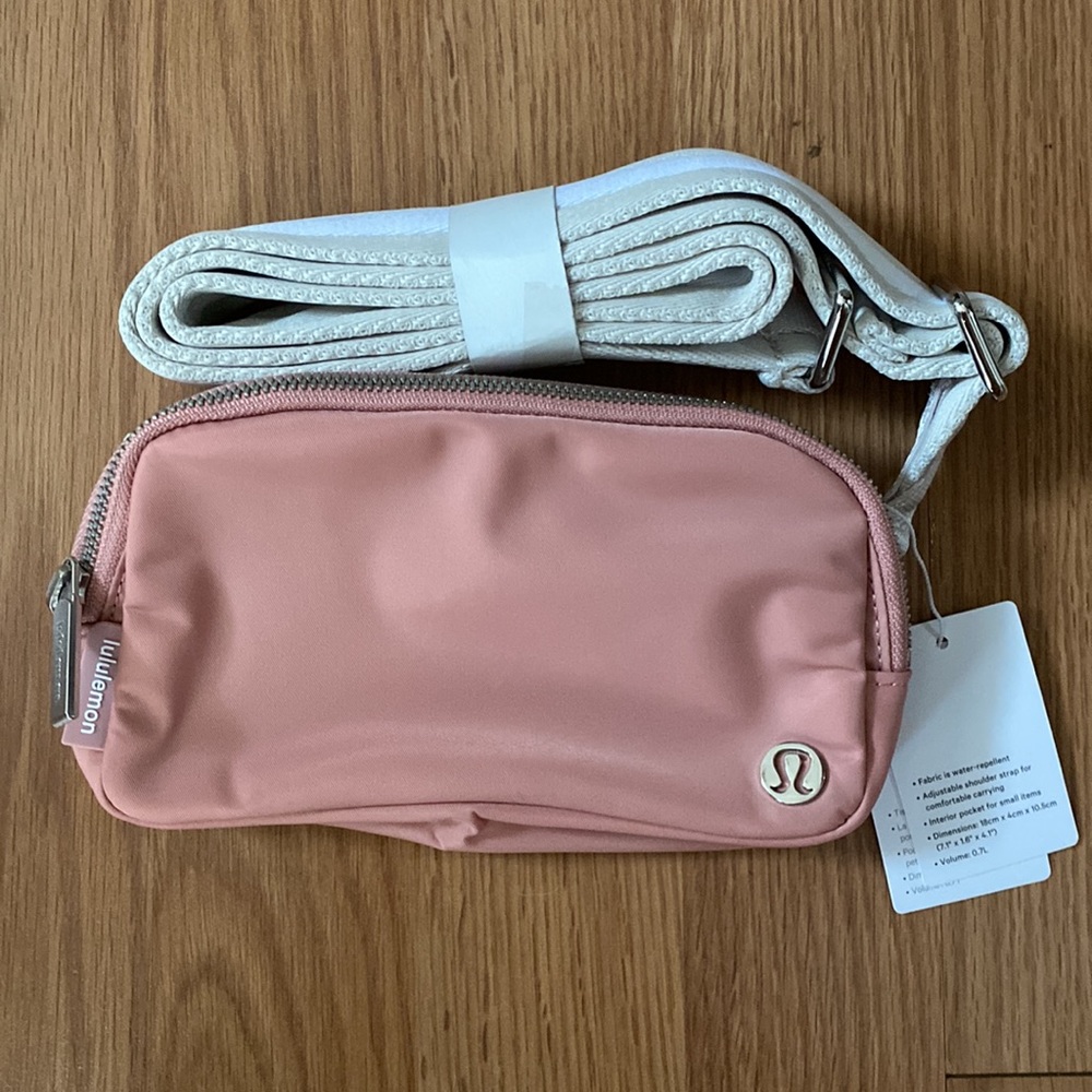 ❤️ Lululemon Everywhere Crossbody Bag Pink Pastel/White Opal NWT